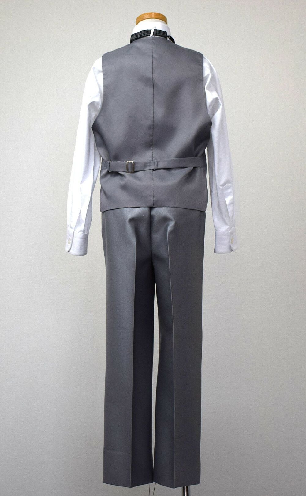 発表会やコンクールにぴったりのカラーの子供用フォーマル衣装。シンプルで美しいシルエットが魅力のAngel's Closetのキッズフォーマル レンタル商品（【レンタル】シルバーフロックコート(CHM202)シルバー）｜画像8