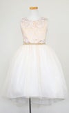 ピアノ発表会や結婚式にぴったりのカラーの女の子用キッズドレス。シンプルで美しいシルエットが魅力のAngel's Closetの子供ドレス レンタル商品（【レンタル】ジャガード＆クリスタルチュールハイ＆ロー子供ドレス(SK805)アイボリー）｜画像3