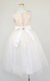 ピアノ発表会や結婚式にぴったりのカラーの女の子用キッズドレス。シンプルで美しいシルエットが魅力のAngel's Closetの子供ドレス レンタル商品（【レンタル】ジャガード＆クリスタルチュールハイ＆ロー子供ドレス(SK805)アイボリー）｜画像5