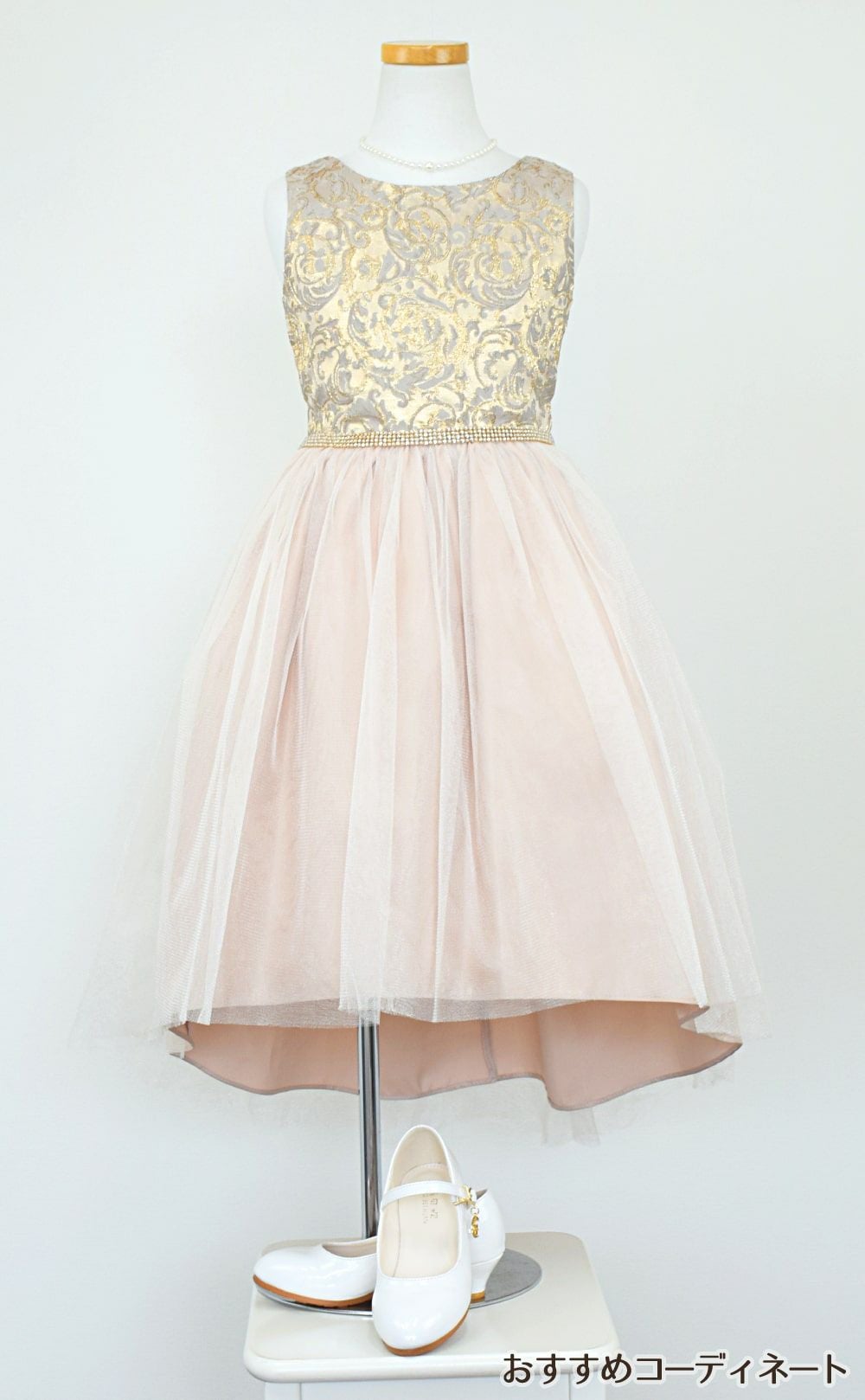 ピアノ発表会や結婚式にぴったりのカラーの女の子用キッズドレス。シンプルで美しいシルエットが魅力のAngel's Closetの子供ドレス レンタル商品（【レンタル】ジャガード＆クリスタルチュールハイ＆ロー子供ドレス(SK805)モカ）｜画像8