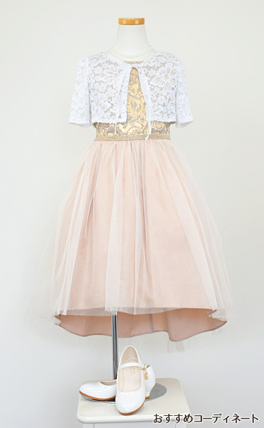 ピアノ発表会や結婚式にぴったりのカラーの女の子用キッズドレス。シンプルで美しいシルエットが魅力のAngel's Closetの子供ドレス レンタル商品（【レンタル】ジャガード＆クリスタルチュールハイ＆ロー子供ドレス(SK805)モカ）｜画像9