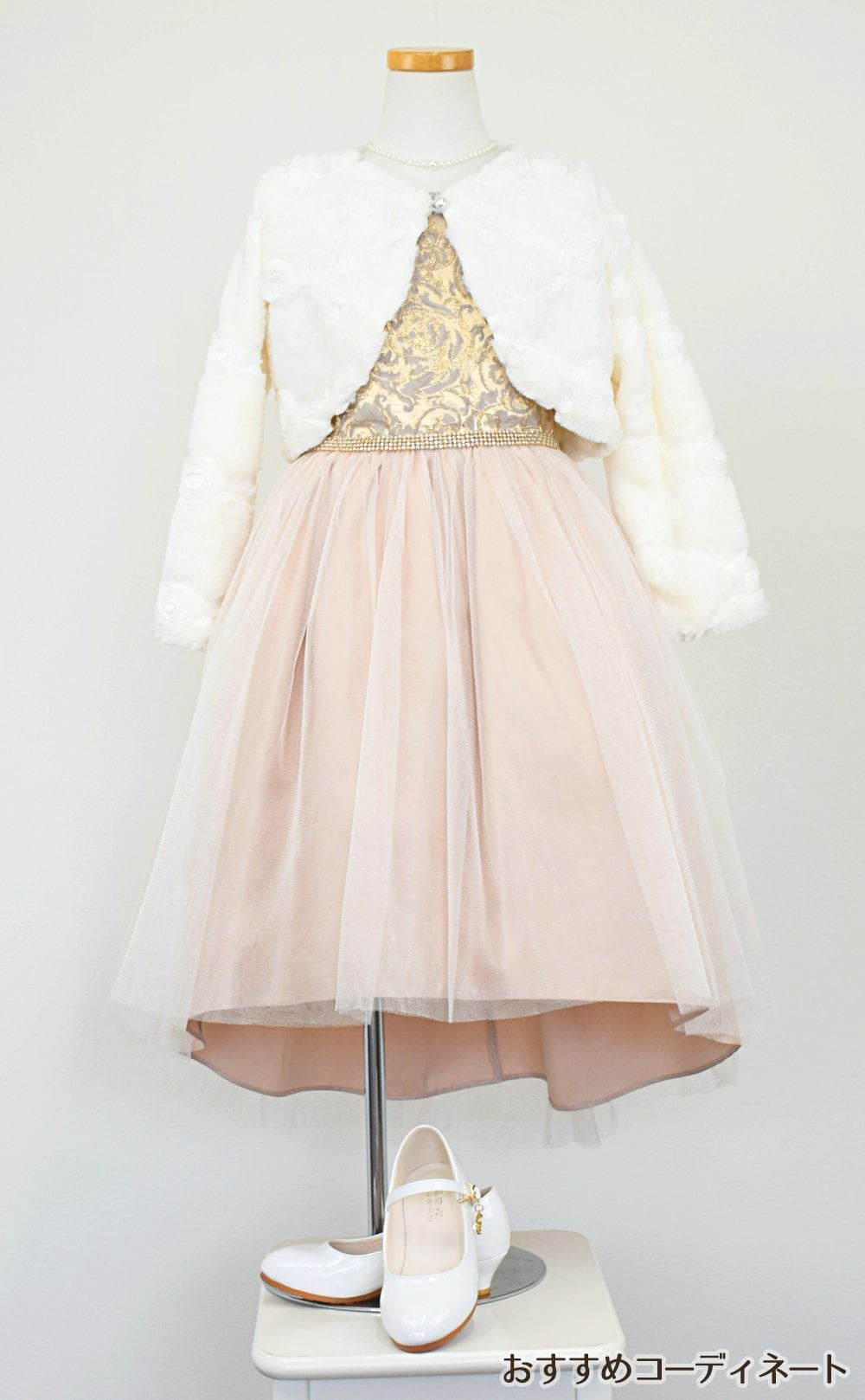 ピアノ発表会や結婚式にぴったりのカラーの女の子用キッズドレス。シンプルで美しいシルエットが魅力のAngel's Closetの子供ドレス レンタル商品（【レンタル】ジャガード＆クリスタルチュールハイ＆ロー子供ドレス(SK805)モカ）｜画像11