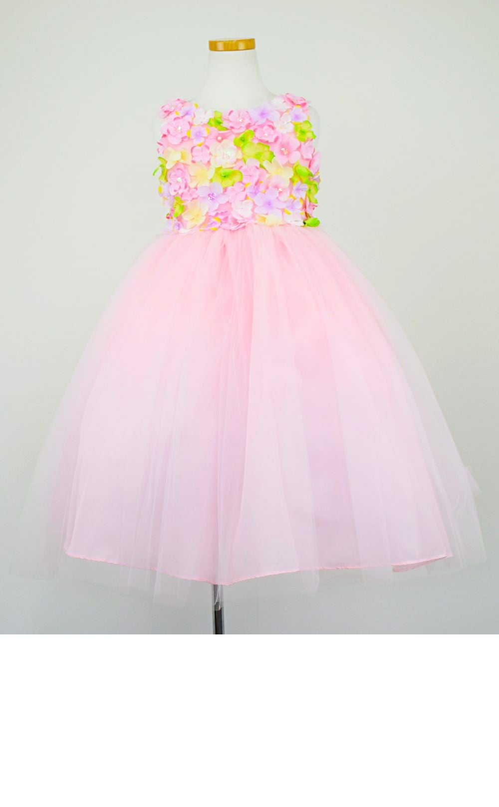 ピアノ発表会や結婚式にぴったりのピンクカラーの女の子用キッズドレス。シンプルで美しいシルエットが魅力のAngel's Closetの子供ドレス レンタル商品（【レンタル】フラワーモチーフチュールリボン子供ドレス(CCD752)ピンク）｜画像3