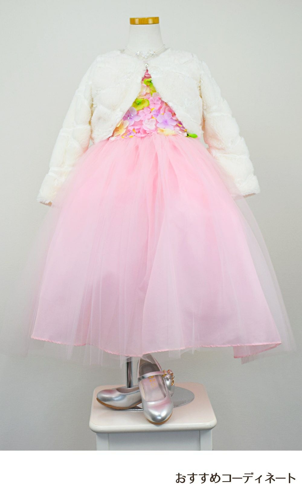 ピアノ発表会や結婚式にぴったりのピンクカラーの女の子用キッズドレス。シンプルで美しいシルエットが魅力のAngel's Closetの子供ドレス レンタル商品（【レンタル】フラワーモチーフチュールリボン子供ドレス(CCD752)ピンク）｜画像11