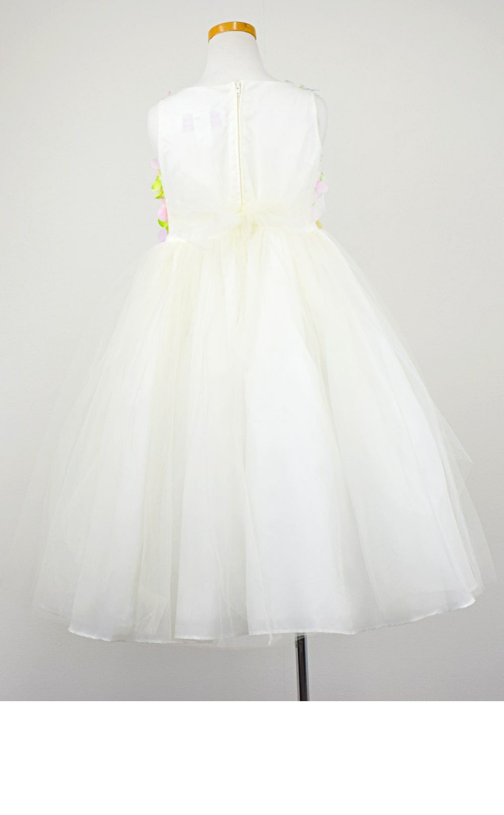 ピアノ発表会や結婚式にぴったりのカラーの女の子用キッズドレス。シンプルで美しいシルエットが魅力のAngel's Closetの子供ドレス レンタル商品（【レンタル】フラワーモチーフチュールリボン子供ドレス(CCD752)アイボリー）｜画像5