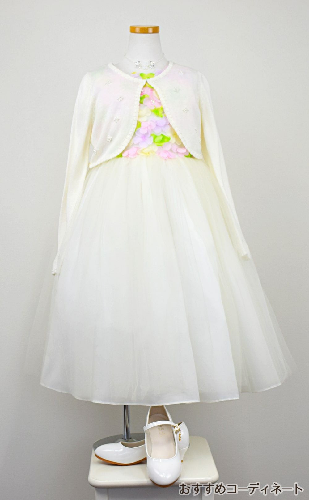 ピアノ発表会や結婚式にぴったりのカラーの女の子用キッズドレス。シンプルで美しいシルエットが魅力のAngel's Closetの子供ドレス レンタル商品（【レンタル】フラワーモチーフチュールリボン子供ドレス(CCD752)アイボリー）｜画像10