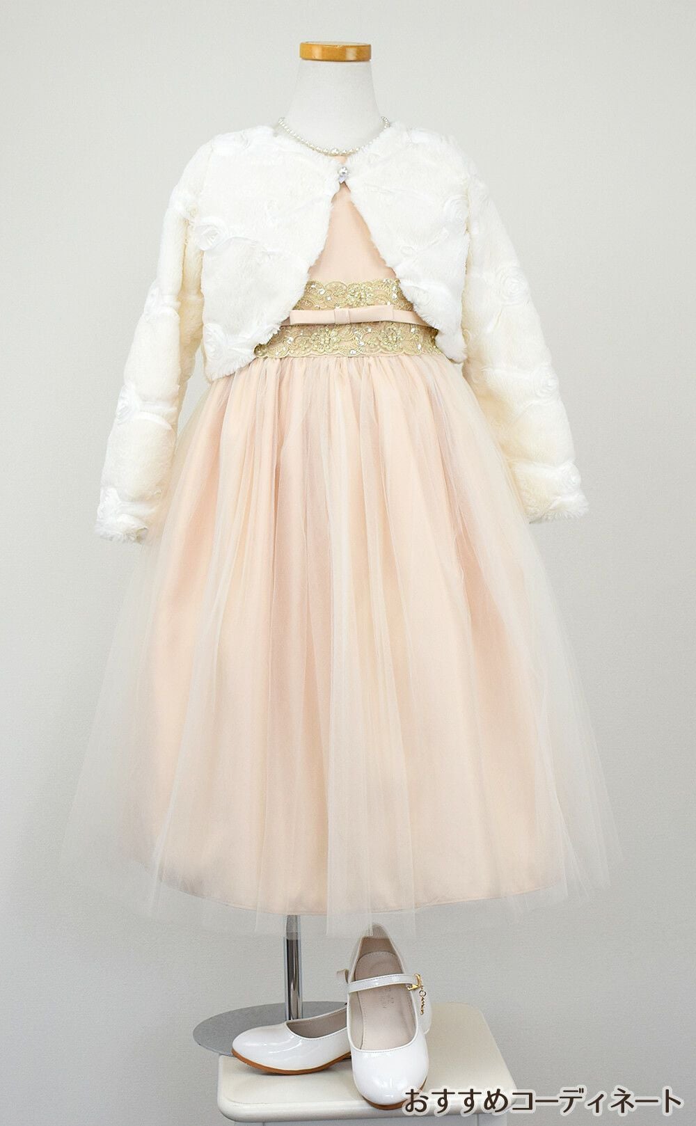 ピアノ発表会や結婚式にぴったりのカラーの女の子用キッズドレス。シンプルで美しいシルエットが魅力のAngel's Closetの子供ドレス レンタル商品（【レンタル】サテンwithメタリックレース子供ドレス(SK473)シャンパン）｜画像11