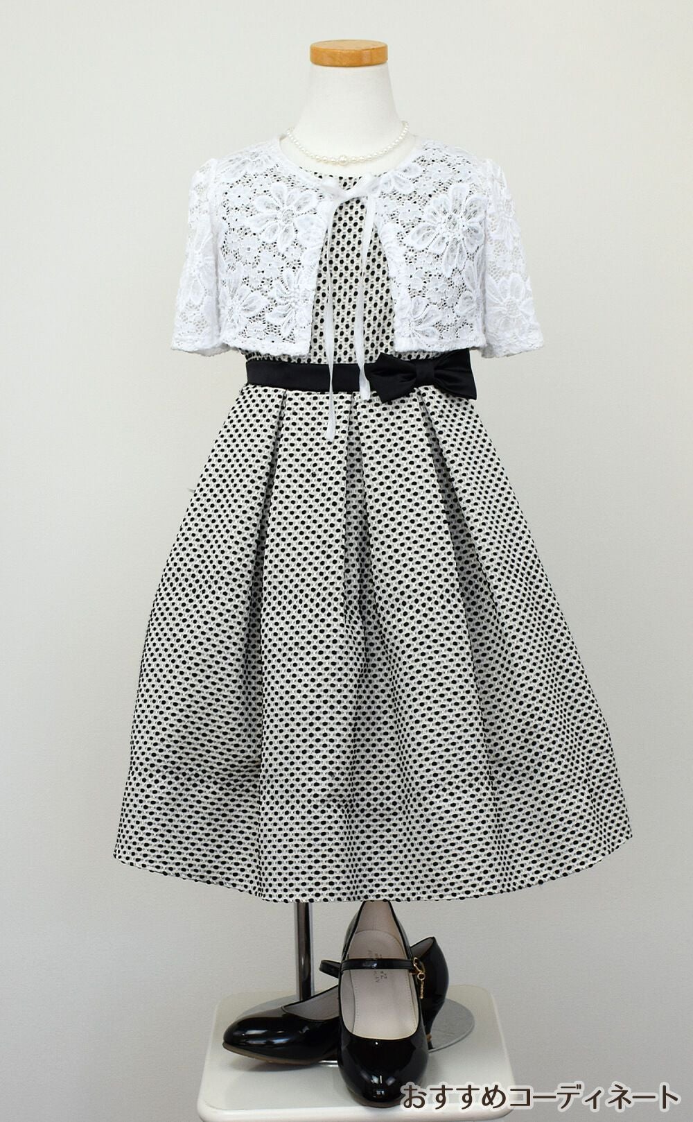 ピアノ発表会や結婚式にぴったりのブラックカラーの女の子用キッズドレス。シンプルで美しいシルエットが魅力のAngel's Closetの子供ドレス レンタル商品（【レンタル】プチポルカドットジャガード子供ドレス(SK520)ブラック）｜画像9