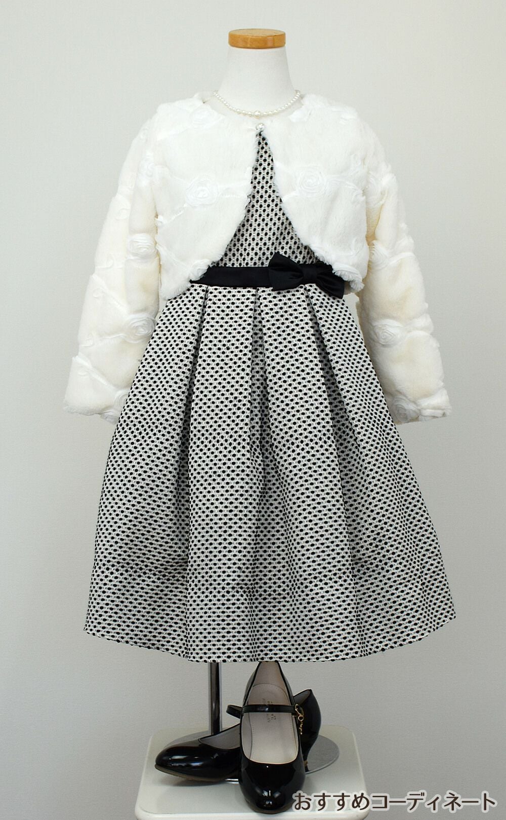 ピアノ発表会や結婚式にぴったりのブラックカラーの女の子用キッズドレス。シンプルで美しいシルエットが魅力のAngel's Closetの子供ドレス レンタル商品（【レンタル】プチポルカドットジャガード子供ドレス(SK520)ブラック）｜画像11