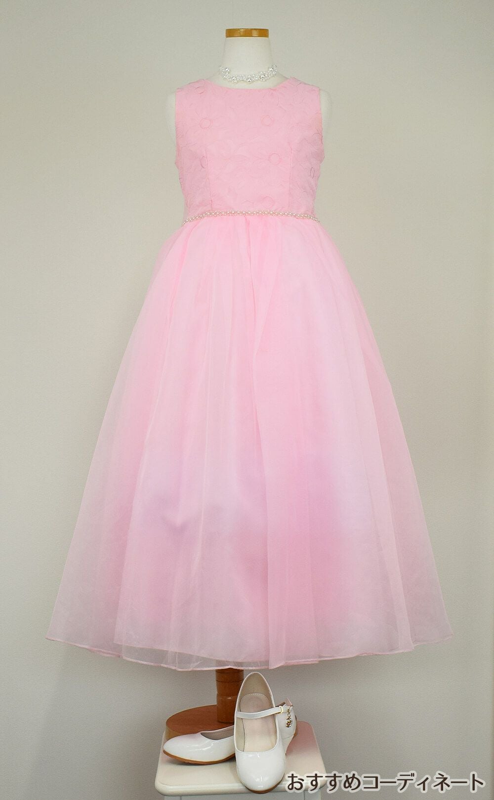 ピアノ発表会や結婚式にぴったりのピンクカラーの女の子用キッズドレス。シンプルで美しいシルエットが魅力のAngel's Closetの子供ドレス レンタル商品（【レンタル】エレガントフラワーパターンレース&オーガンジーロングドレス(JK3580)ピンク）｜画像8