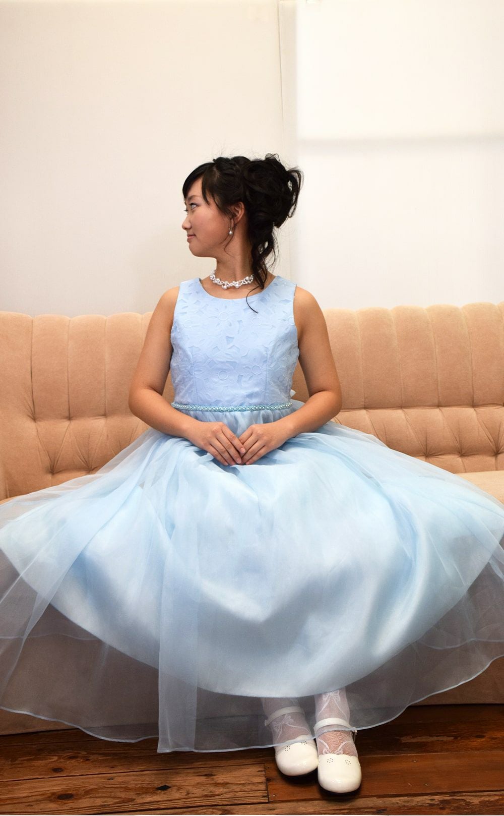 ピアノ発表会や結婚式にぴったりのカラーの女の子用キッズドレス。シンプルで美しいシルエットが魅力のAngel's Closetの子供ドレス レンタル商品（【レンタル】エレガントフラワーパターンレース&オーガンジーロングドレス(JK3580)アイボリー）｜画像12