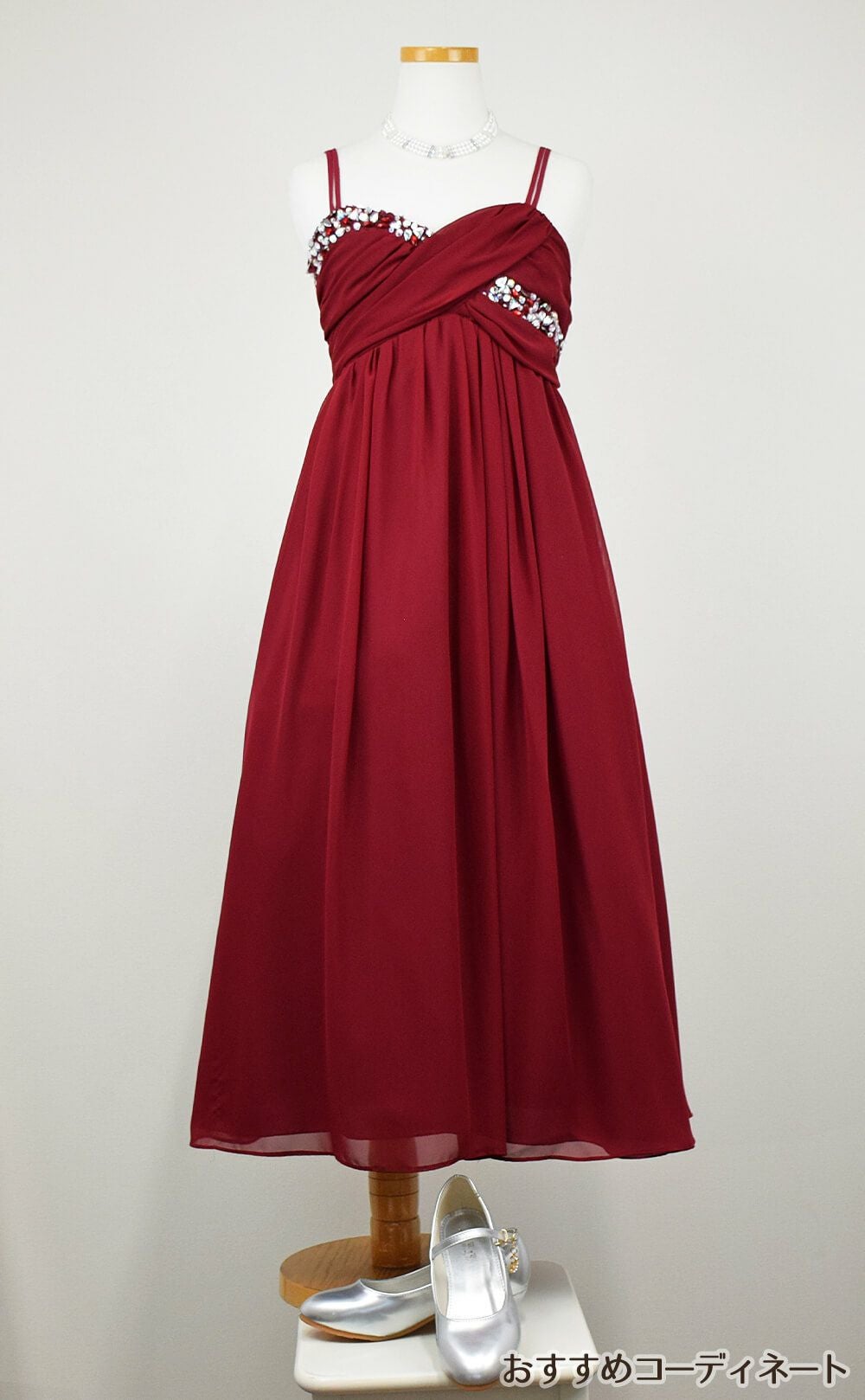 ピアノ発表会や結婚式にぴったりのカラーの女の子用キッズドレス。シンプルで美しいシルエットが魅力のAngel's Closetの子供ドレス レンタル商品（【レンタル】ジュエルストーン＆クリスクロスストラップシフォンドレス(JK3556)バーガンディー）｜画像8