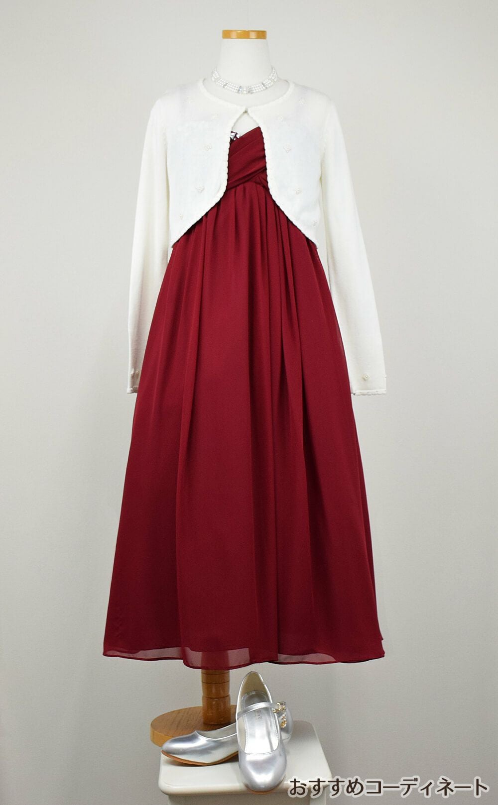 ピアノ発表会や結婚式にぴったりのカラーの女の子用キッズドレス。シンプルで美しいシルエットが魅力のAngel's Closetの子供ドレス レンタル商品（【レンタル】ジュエルストーン＆クリスクロスストラップシフォンドレス(JK3556)バーガンディー）｜画像10