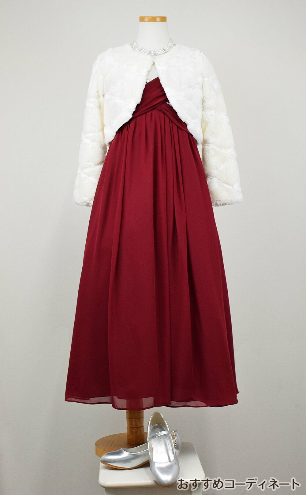 ピアノ発表会や結婚式にぴったりのカラーの女の子用キッズドレス。シンプルで美しいシルエットが魅力のAngel's Closetの子供ドレス レンタル商品（【レンタル】ジュエルストーン＆クリスクロスストラップシフォンドレス(JK3556)バーガンディー）｜画像11