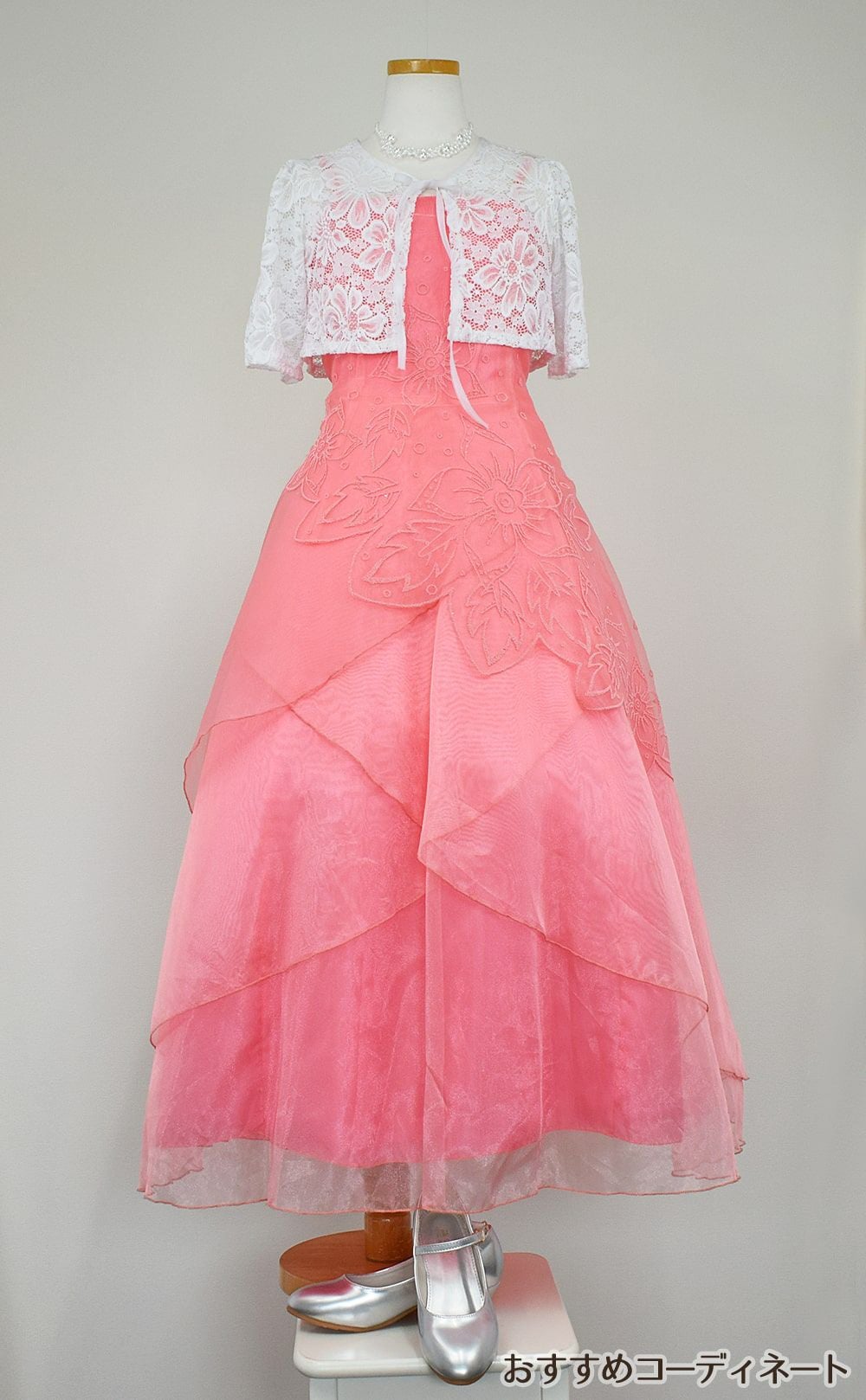 ピアノ発表会や結婚式にぴったりのカラーの女の子用キッズドレス。シンプルで美しいシルエットが魅力のAngel's Closetの子供ドレス レンタル商品（【レンタル】キャビアビーズ＆スパークルAラインオーガンジードレス(HC2007)コーラル）｜画像9