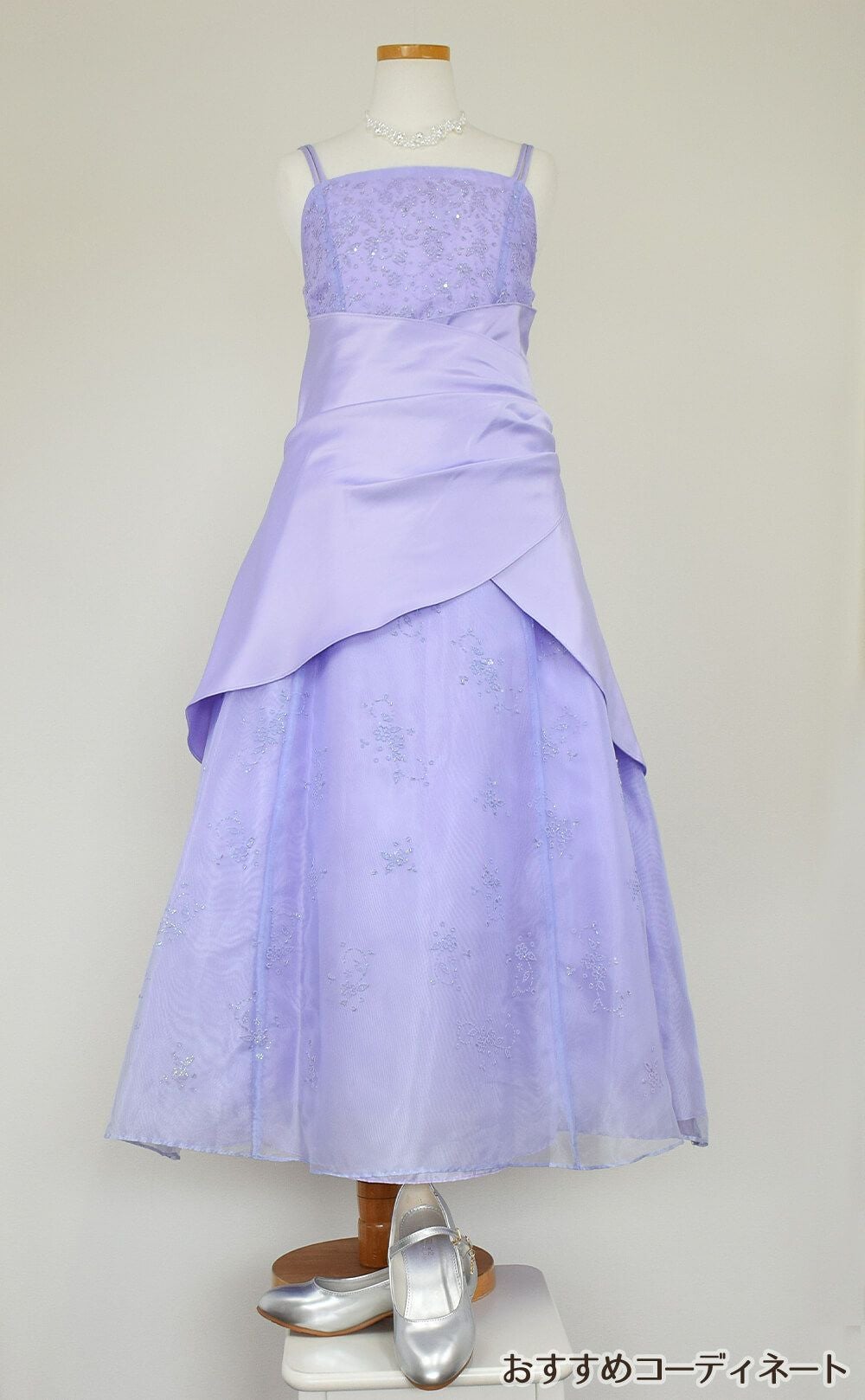 ピアノ発表会や結婚式にぴったりのライラックカラーの女の子用キッズドレス。シンプルで美しいシルエットが魅力のAngel's Closetの子供ドレス レンタル商品（【レンタル】ギャザーアクロスウェストサテン＆フローラルオーガンジードレス(HC1232)ライラック）｜画像9