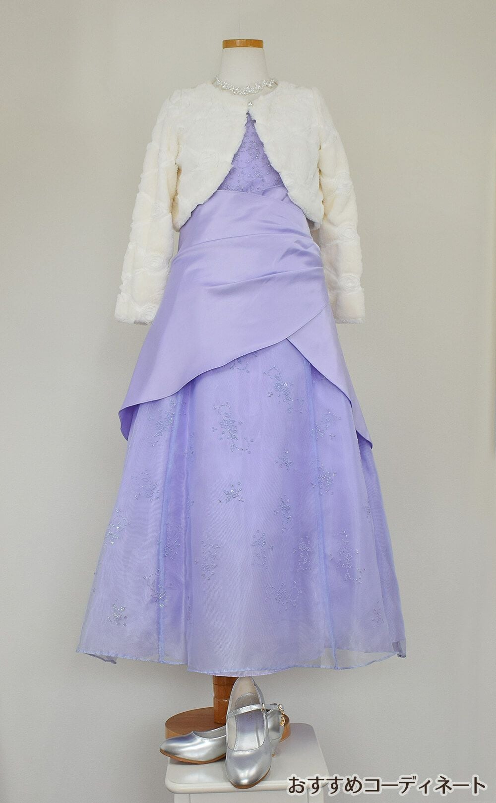 ピアノ発表会や結婚式にぴったりのライラックカラーの女の子用キッズドレス。シンプルで美しいシルエットが魅力のAngel's Closetの子供ドレス レンタル商品（【レンタル】ギャザーアクロスウェストサテン＆フローラルオーガンジードレス(HC1232)ライラック）｜画像12