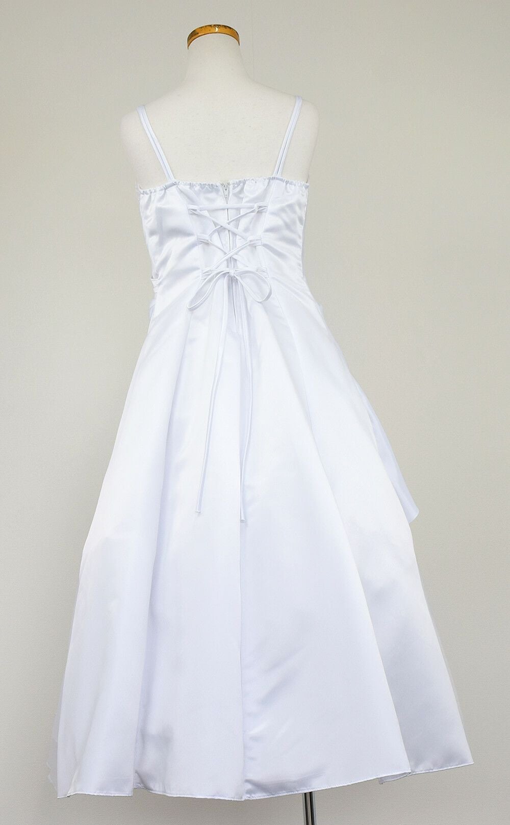 ピアノ発表会や結婚式にぴったりのホワイトカラーの女の子用キッズドレス。シンプルで美しいシルエットが魅力のAngel's Closetの子供ドレス レンタル商品（【レンタル】ギャザーアクロスウェストサテン＆フローラルオーガンジードレス(HC1232)ホワイト）｜画像5