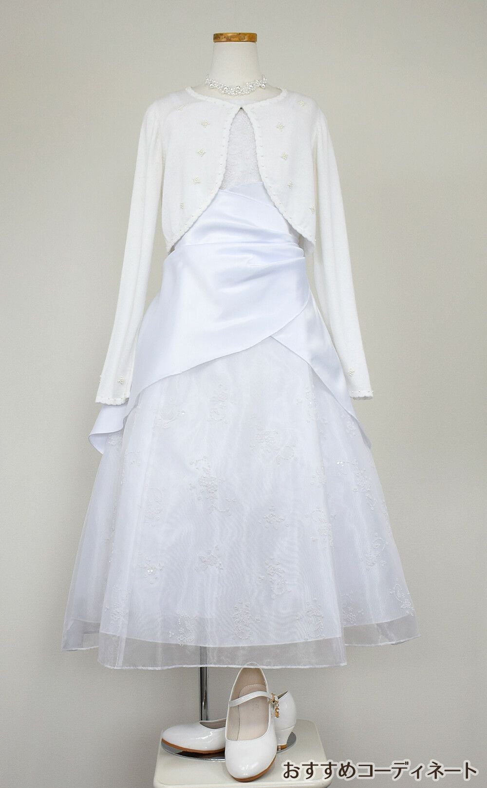 ピアノ発表会や結婚式にぴったりのホワイトカラーの女の子用キッズドレス。シンプルで美しいシルエットが魅力のAngel's Closetの子供ドレス レンタル商品（【レンタル】ギャザーアクロスウェストサテン＆フローラルオーガンジードレス(HC1232)ホワイト）｜画像11