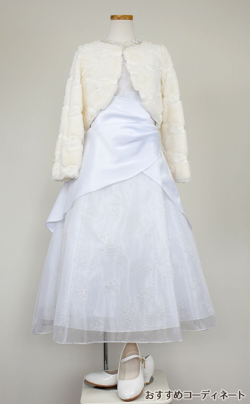 ピアノ発表会や結婚式にぴったりのホワイトカラーの女の子用キッズドレス。シンプルで美しいシルエットが魅力のAngel's Closetの子供ドレス レンタル商品（【レンタル】ギャザーアクロスウェストサテン＆フローラルオーガンジードレス(HC1232)ホワイト）｜画像12