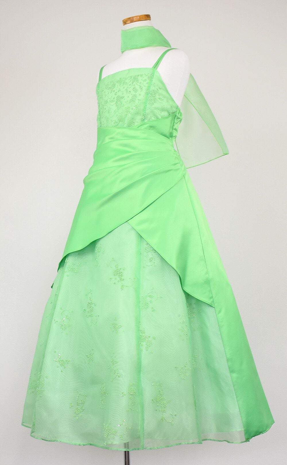 ピアノ発表会や結婚式にぴったりのカラーの女の子用キッズドレス。シンプルで美しいシルエットが魅力のAngel's Closetの子供ドレス レンタル商品（【レンタル】ギャザーアクロスウェストサテン＆フローラルオーガンジードレス(HC1232)クローバー）｜画像4