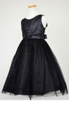 ピアノ発表会や結婚式にぴったりのブラックカラーの女の子用キッズドレス。シンプルで美しいシルエットが魅力のAngel's Closetの子供ドレス レンタル商品（【レンタル】スパークリーチュールドレス(KD352)ブラック）｜画像4