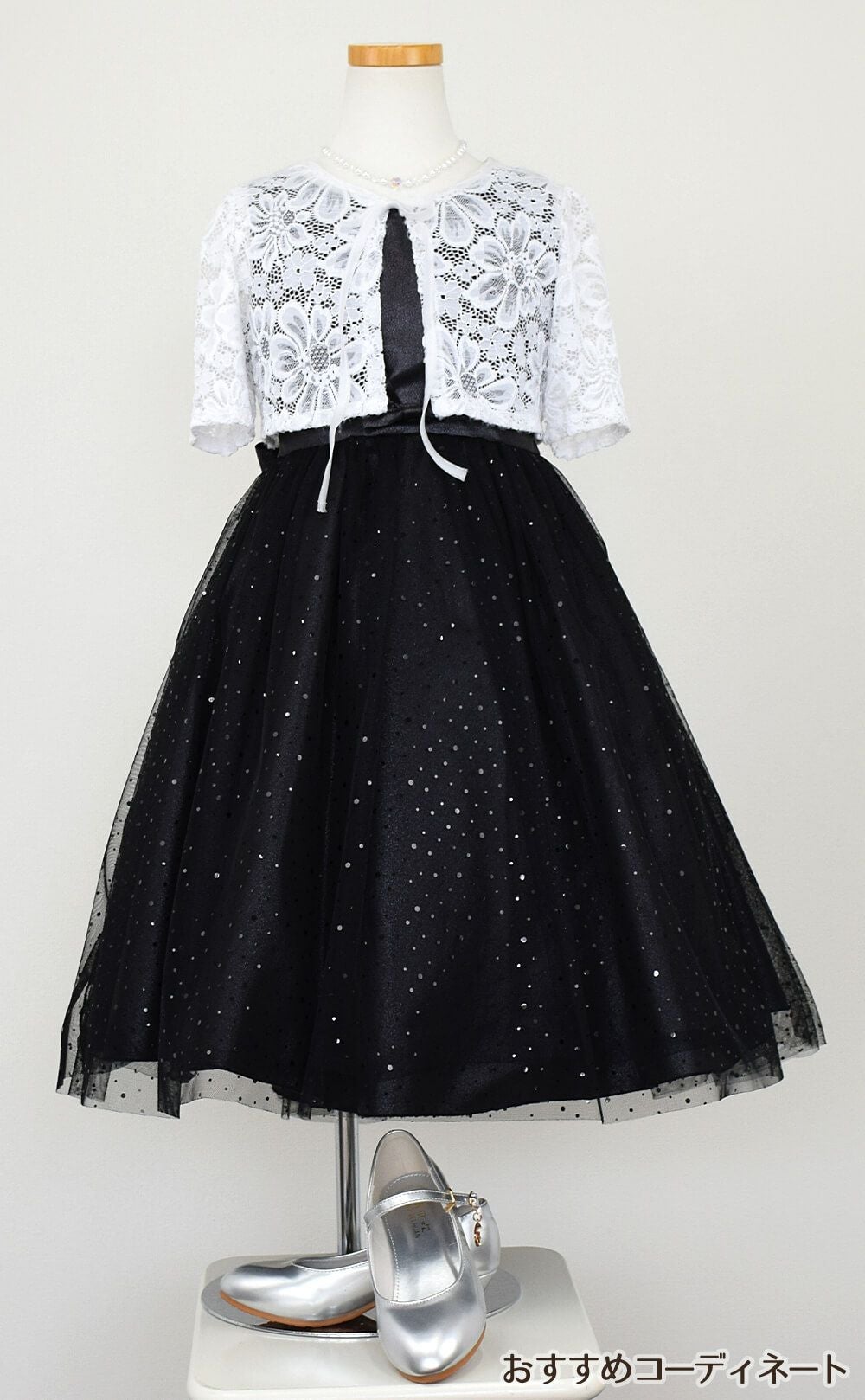 ピアノ発表会や結婚式にぴったりのブラックカラーの女の子用キッズドレス。シンプルで美しいシルエットが魅力のAngel's Closetの子供ドレス レンタル商品（【レンタル】スパークリーチュールドレス(KD352)ブラック）｜画像9