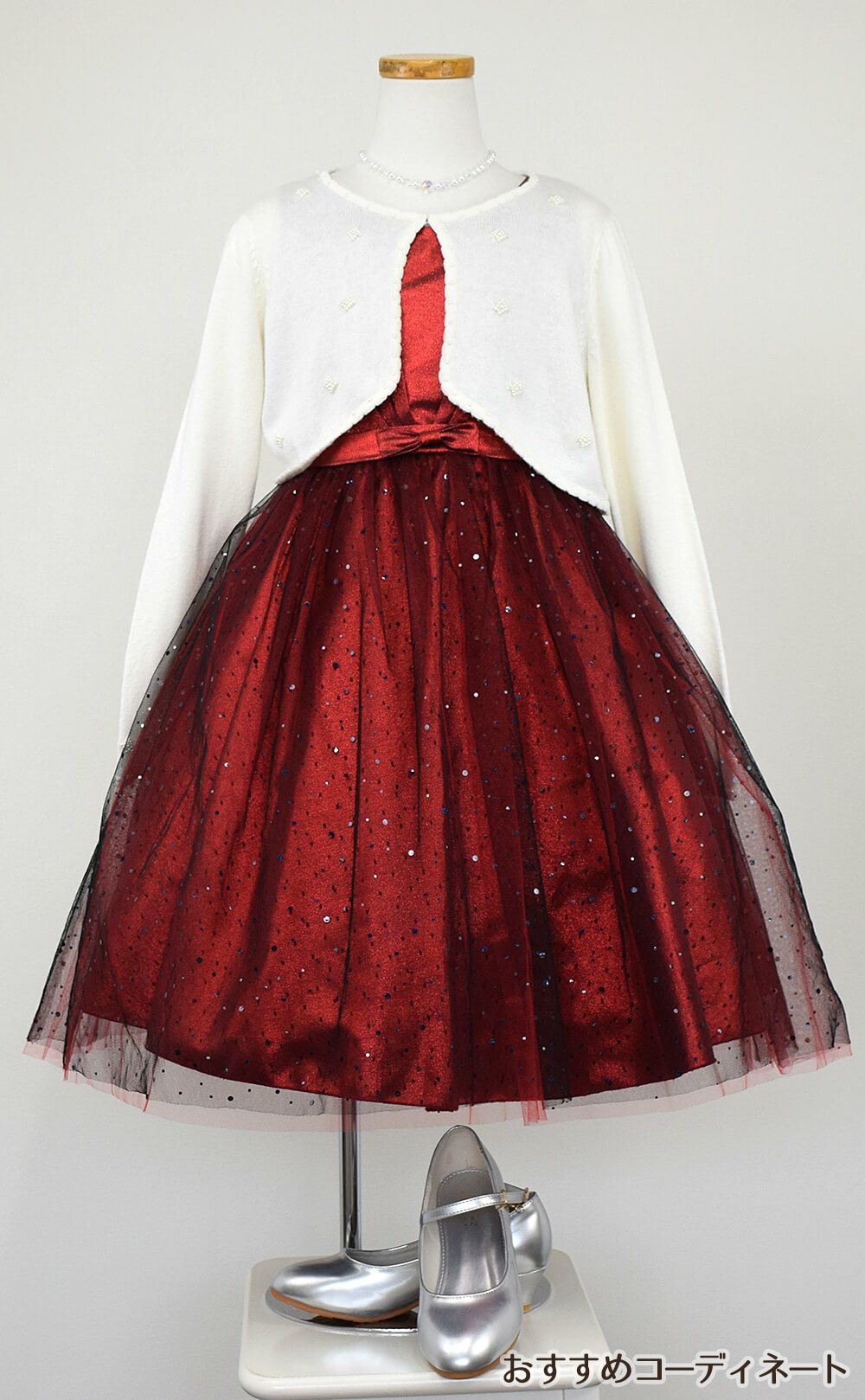 ピアノ発表会や結婚式にぴったりのブラックカラーの女の子用キッズドレス。シンプルで美しいシルエットが魅力のAngel's Closetの子供ドレス レンタル商品（【レンタル】スパークリーチュールドレス(KD352)レッド＆ブラック）｜画像10