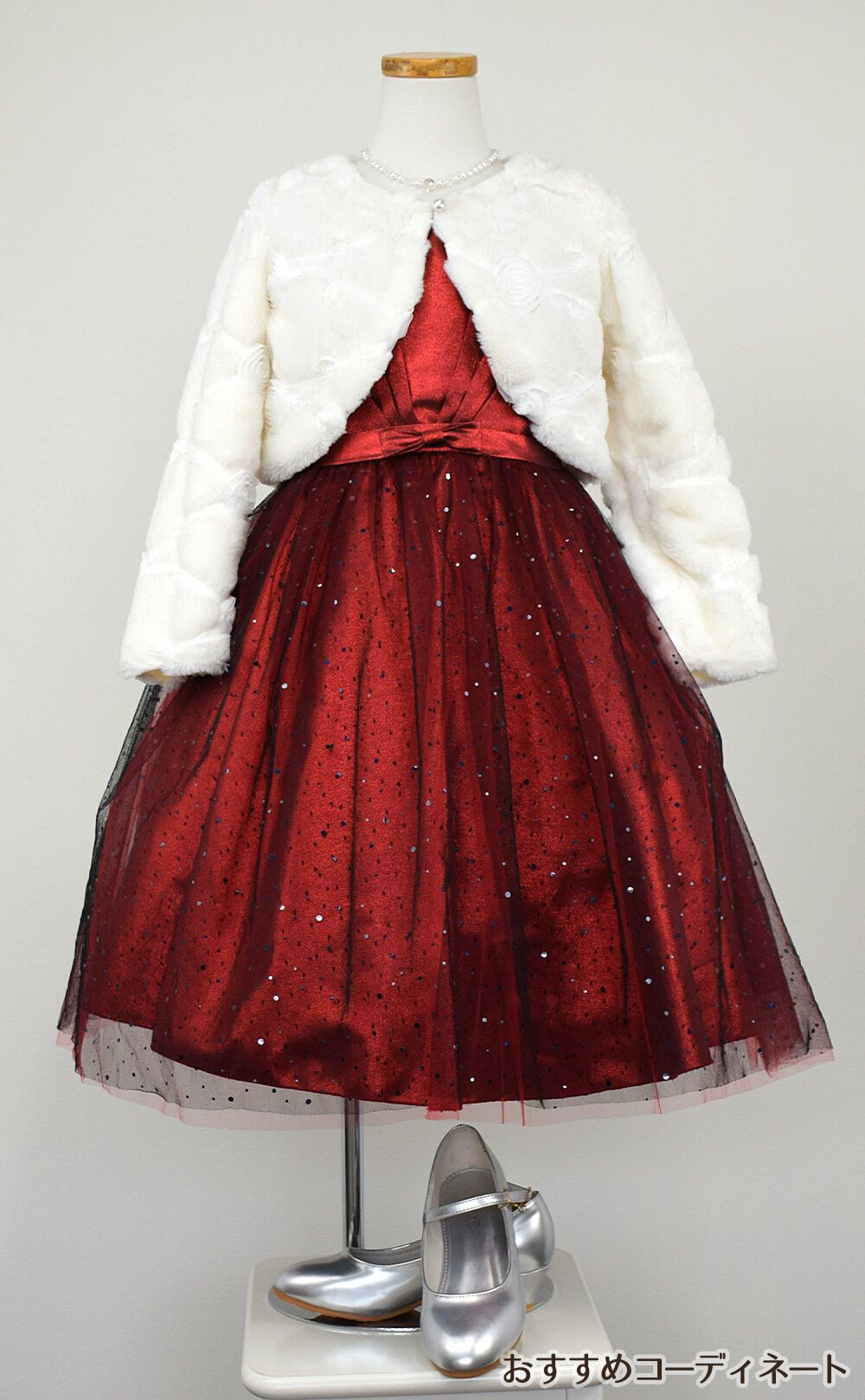 ピアノ発表会や結婚式にぴったりのブラックカラーの女の子用キッズドレス。シンプルで美しいシルエットが魅力のAngel's Closetの子供ドレス レンタル商品（【レンタル】スパークリーチュールドレス(KD352)レッド＆ブラック）｜画像11