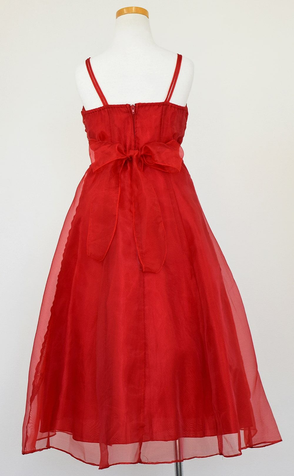 ピアノ発表会や結婚式にぴったりのカラーの女の子用キッズドレス。シンプルで美しいシルエットが魅力のAngel's Closetの子供ドレス レンタル商品（【レンタル】キャビアビーズ＆イリュージョンオーガンジーロングドレス(HC1215)レッド）｜画像5