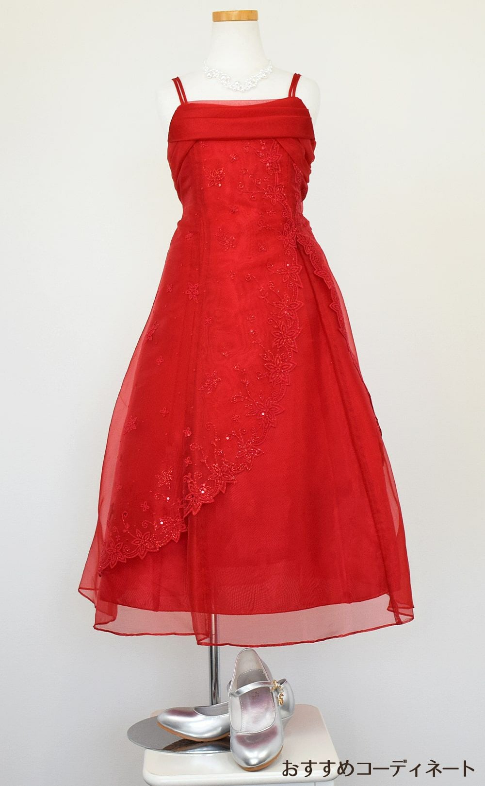 ピアノ発表会や結婚式にぴったりのカラーの女の子用キッズドレス。シンプルで美しいシルエットが魅力のAngel's Closetの子供ドレス レンタル商品（【レンタル】キャビアビーズ＆イリュージョンオーガンジーロングドレス(HC1215)レッド）｜画像8