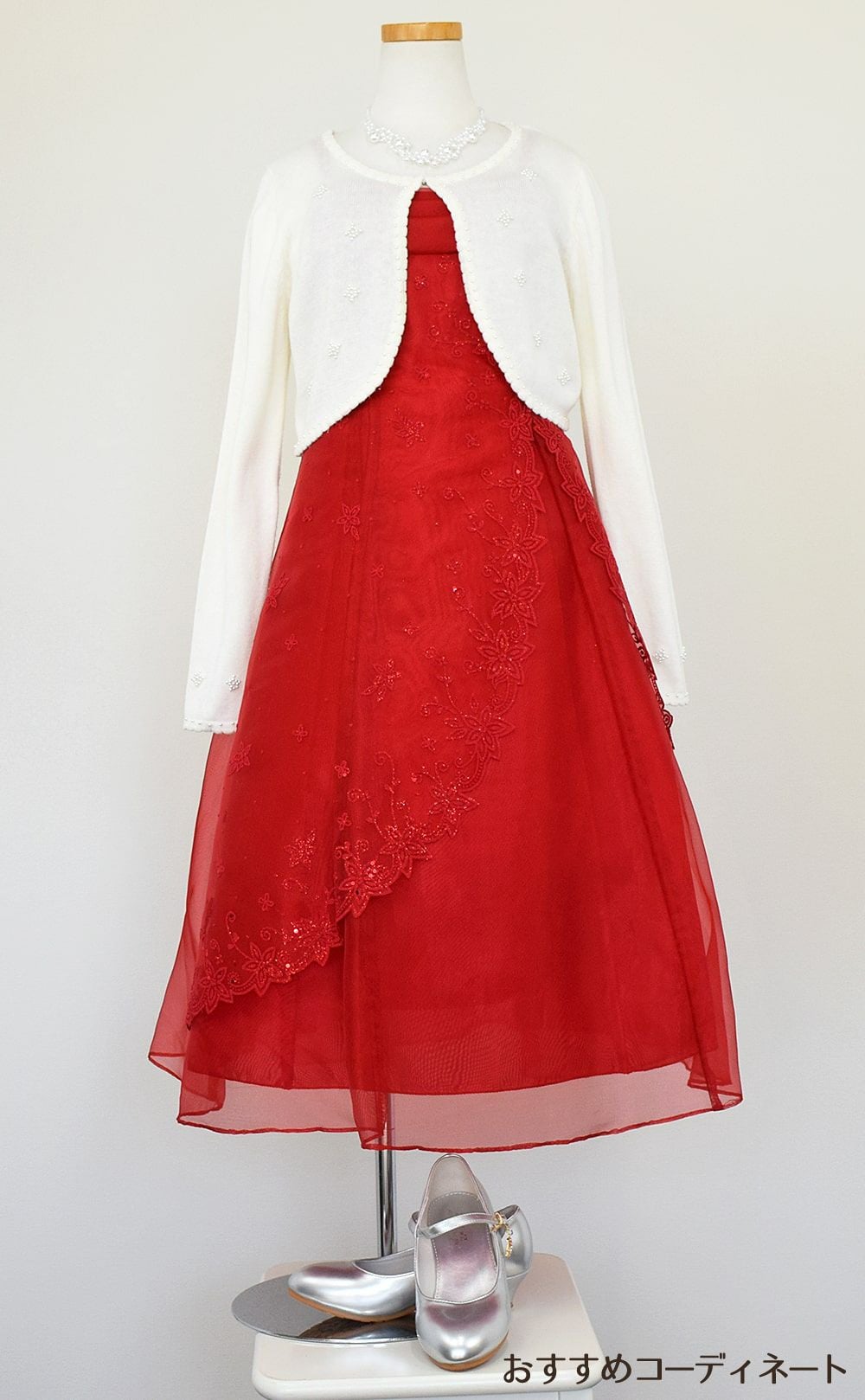 ピアノ発表会や結婚式にぴったりのカラーの女の子用キッズドレス。シンプルで美しいシルエットが魅力のAngel's Closetの子供ドレス レンタル商品（【レンタル】キャビアビーズ＆イリュージョンオーガンジーロングドレス(HC1215)レッド）｜画像10