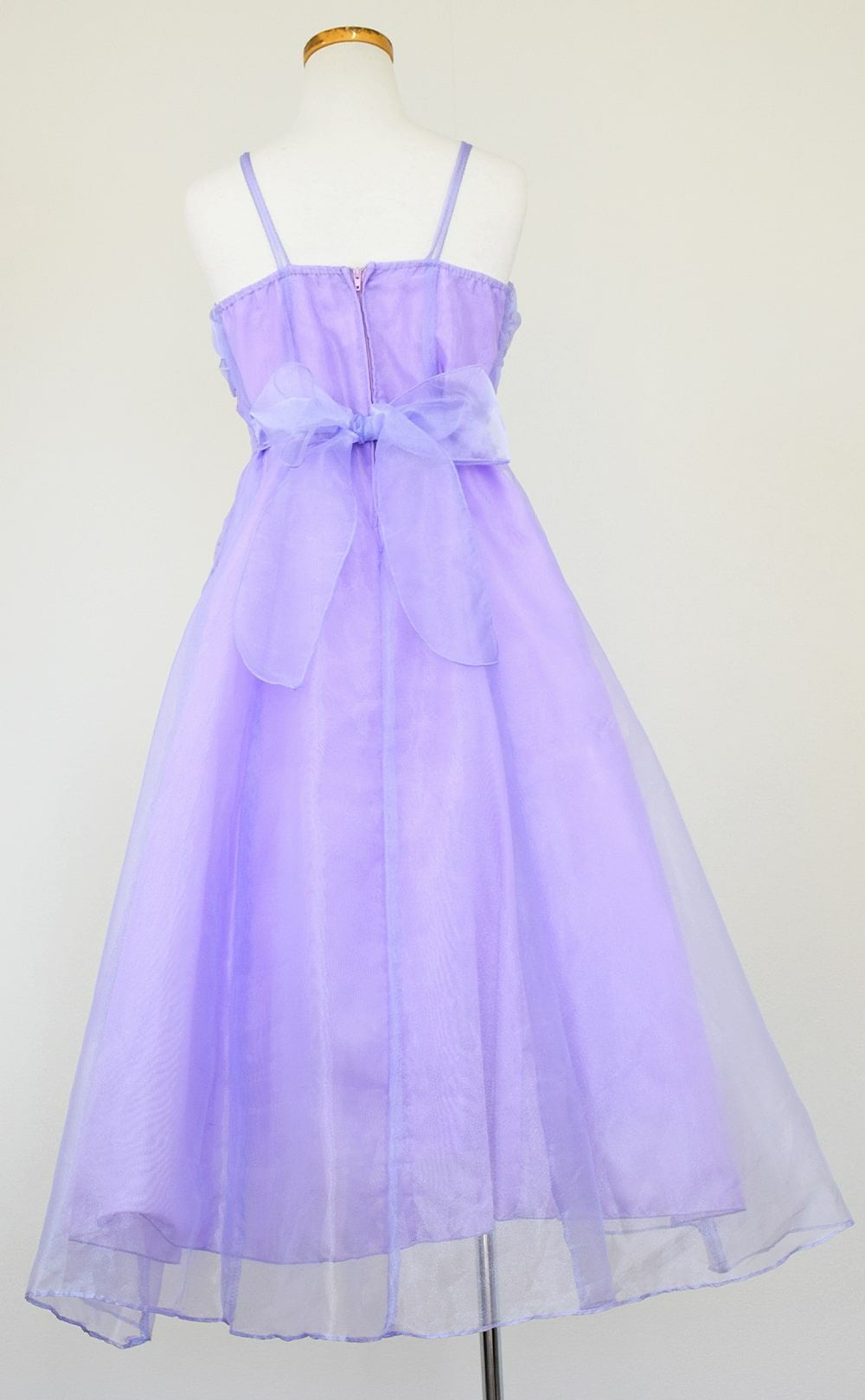 ピアノ発表会や結婚式にぴったりのライラックカラーの女の子用キッズドレス。シンプルで美しいシルエットが魅力のAngel's Closetの子供ドレス レンタル商品（【レンタル】キャビアビーズ＆イリュージョンオーガンジーロングドレス(HC1215)ライラック）｜画像5