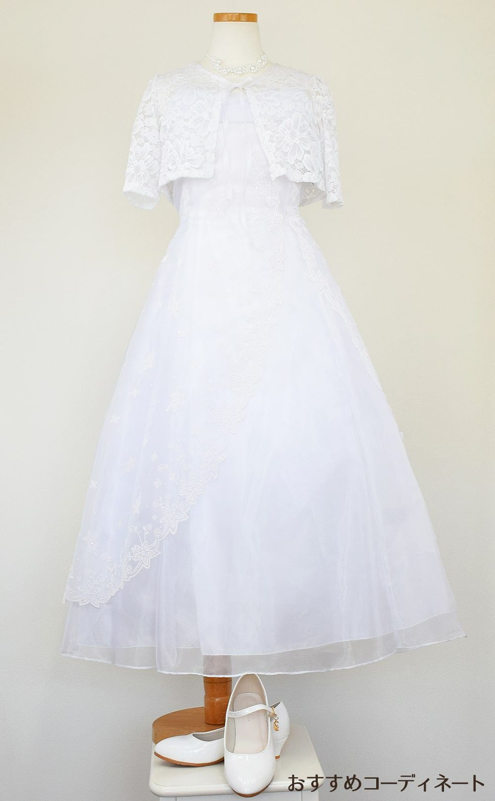 ピアノ発表会や結婚式にぴったりのホワイトカラーの女の子用キッズドレス。シンプルで美しいシルエットが魅力のAngel's Closetの子供ドレス レンタル商品（【レンタル】キャビアビーズ＆イリュージョンオーガンジーロングドレス(HC1215)ホワイト）｜画像9