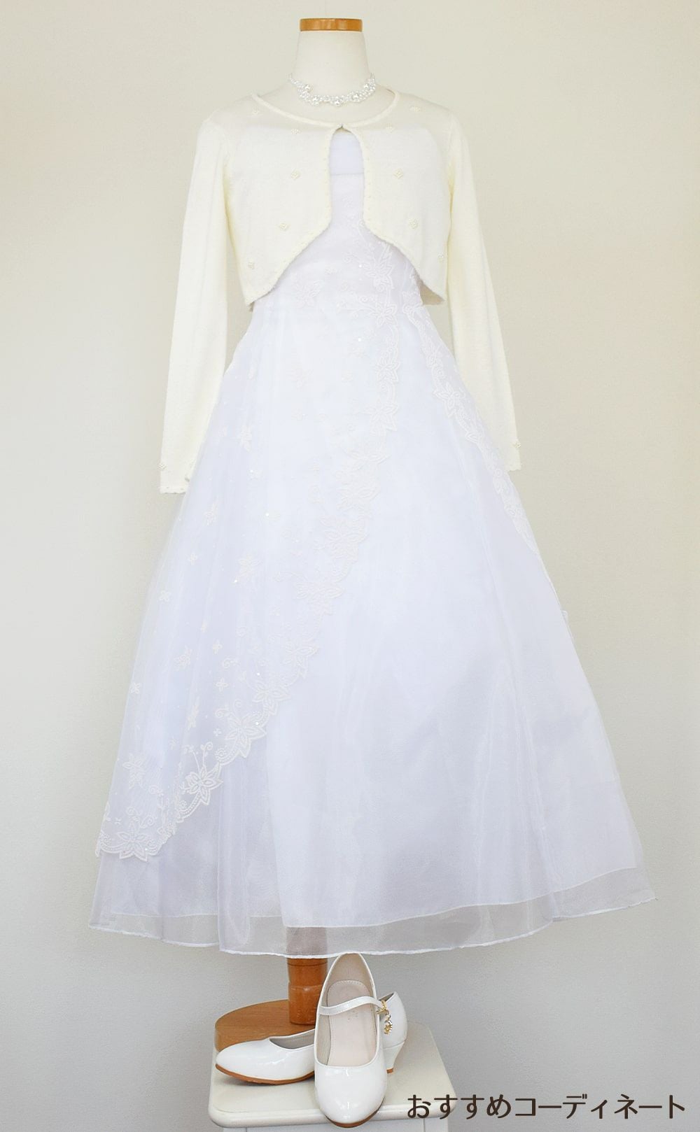 ピアノ発表会や結婚式にぴったりのホワイトカラーの女の子用キッズドレス。シンプルで美しいシルエットが魅力のAngel's Closetの子供ドレス レンタル商品（【レンタル】キャビアビーズ＆イリュージョンオーガンジーロングドレス(HC1215)ホワイト）｜画像10