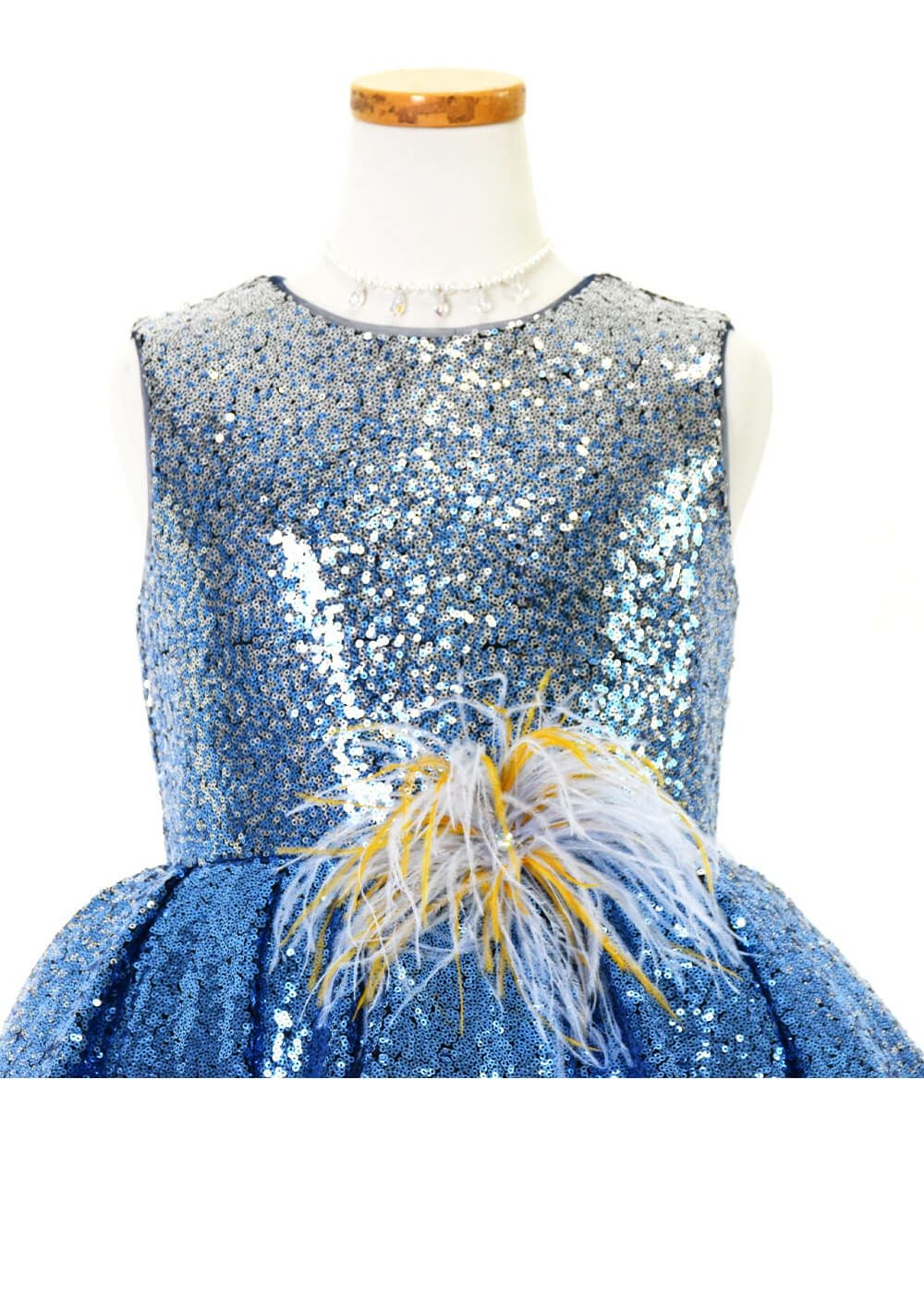 ピアノ発表会や結婚式にぴったりのブルーカラーの女の子用キッズドレス。シンプルで美しいシルエットが魅力のAngel's Closetの子供ドレス レンタル商品（【レンタル】ハイ＆ローブルーオーシャンスパンコールドレス(YP193)オーシャンブルー）｜画像7