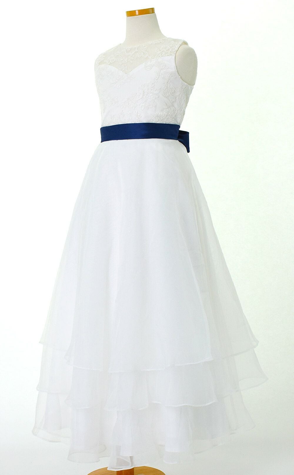 ピアノ発表会や結婚式にぴったりのネイビーカラーの女の子用キッズドレス。シンプルで美しいシルエットが魅力のAngel's Closetの子供ドレス レンタル商品（【レンタル】ネイビーリボン＆ティアードホワイトオーガンジーロングドレス(YP194)ホワイト）｜画像4