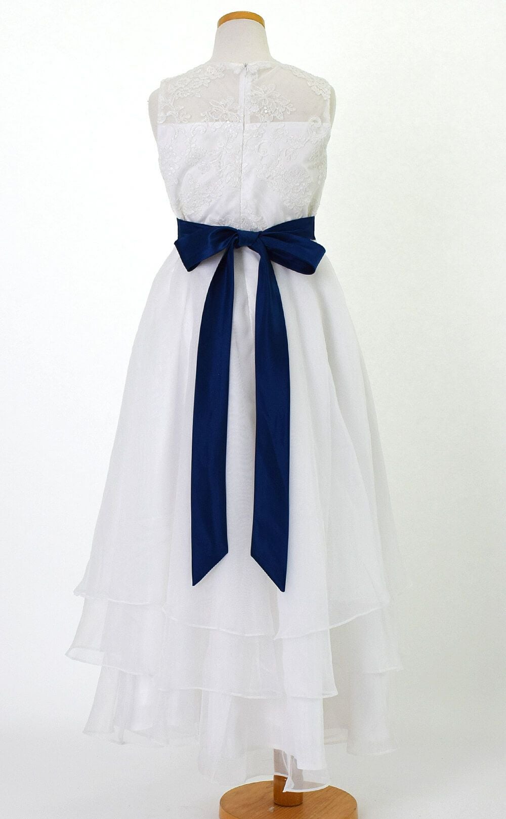 ピアノ発表会や結婚式にぴったりのネイビーカラーの女の子用キッズドレス。シンプルで美しいシルエットが魅力のAngel's Closetの子供ドレス レンタル商品（【レンタル】ネイビーリボン＆ティアードホワイトオーガンジーロングドレス(YP194)ホワイト）｜画像5