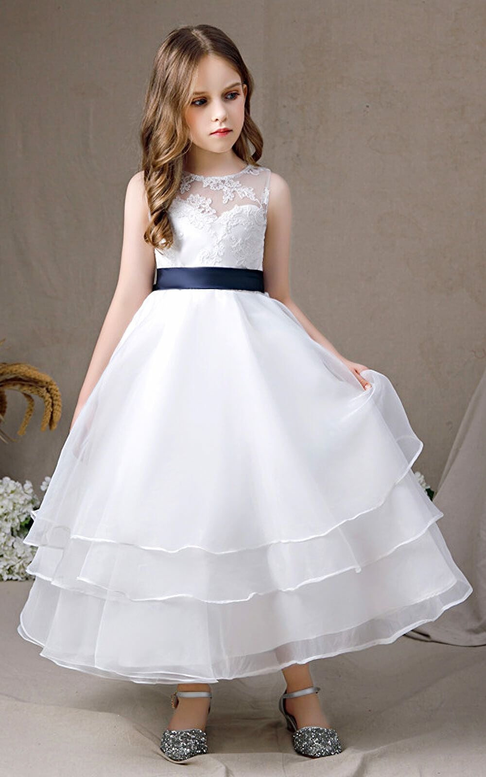 ピアノ発表会や結婚式にぴったりのネイビーカラーの女の子用キッズドレス。シンプルで美しいシルエットが魅力のAngel's Closetの子供ドレス レンタル商品（【レンタル】ネイビーリボン＆ティアードホワイトオーガンジーロングドレス(YP194)ホワイト）｜画像14