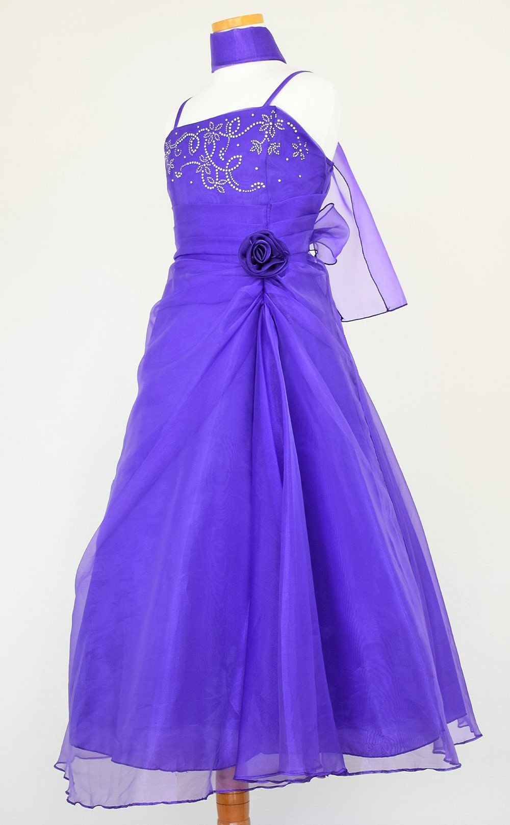 ピアノ発表会や結婚式にぴったりのカラーの女の子用キッズドレス。シンプルで美しいシルエットが魅力のAngel's Closetの子供ドレス レンタル商品（【レンタル】ビーズ＆オーガンジーAラインドレス(HC801)パープル）｜画像4