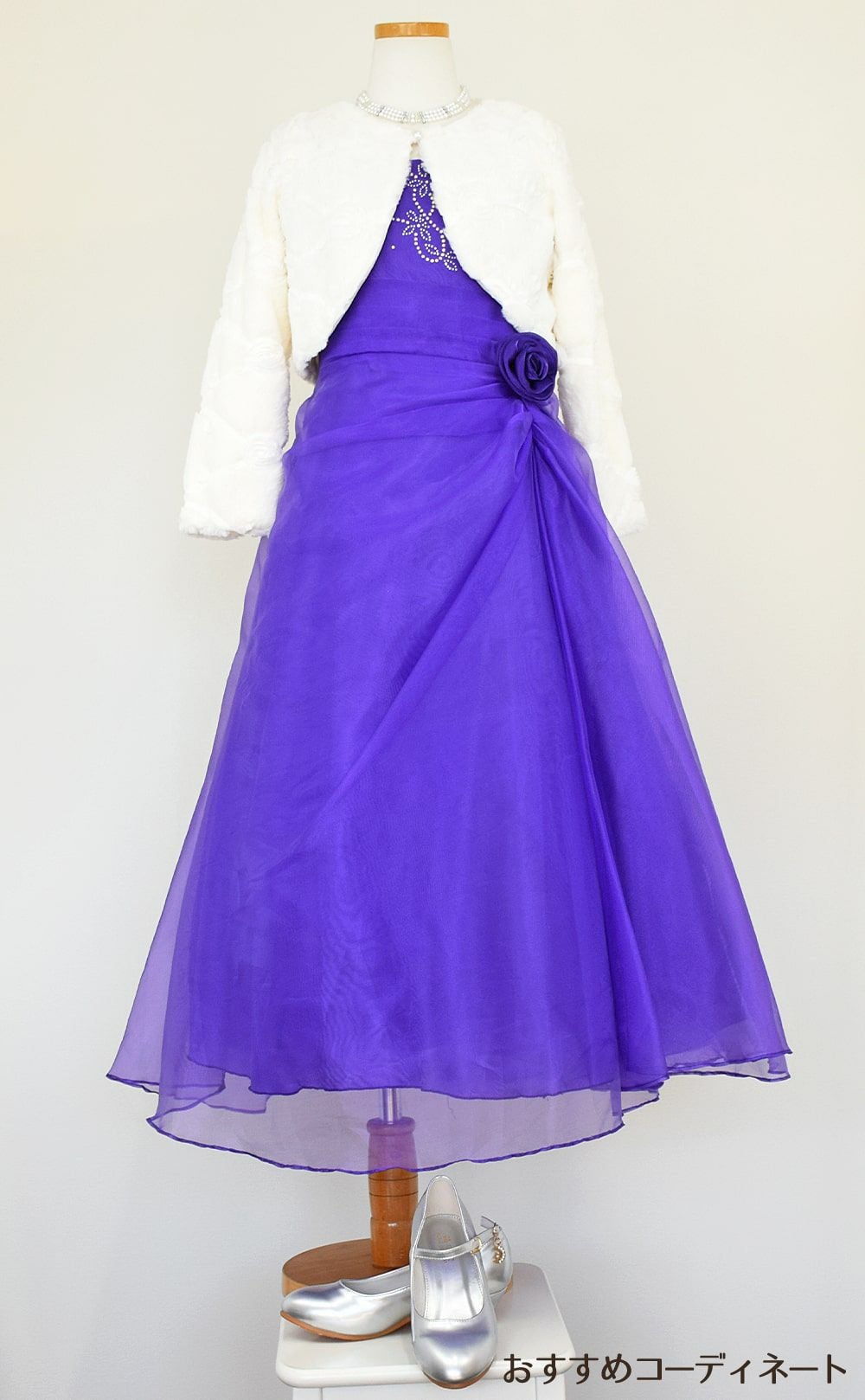 ピアノ発表会や結婚式にぴったりのカラーの女の子用キッズドレス。シンプルで美しいシルエットが魅力のAngel's Closetの子供ドレス レンタル商品（【レンタル】ビーズ＆オーガンジーAラインドレス(HC801)パープル）｜画像11