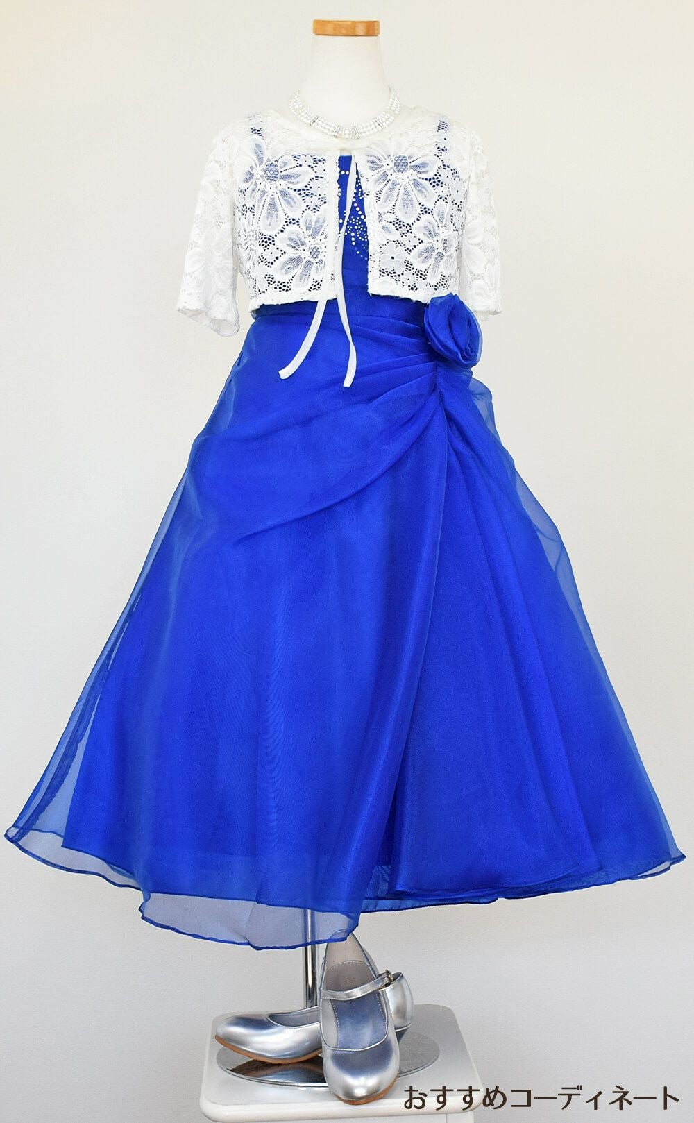 ピアノ発表会や結婚式にぴったりのブルーカラーの女の子用キッズドレス。シンプルで美しいシルエットが魅力のAngel's Closetの子供ドレス レンタル商品（【レンタル】ビーズ＆オーガンジーAラインドレス(HC801)ロイヤルブルー）｜画像9