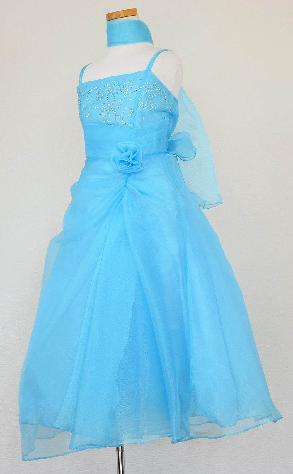 ピアノ発表会や結婚式にぴったりのカラーの女の子用キッズドレス。シンプルで美しいシルエットが魅力のAngel's Closetの子供ドレス レンタル商品（【レンタル】ビーズ＆オーガンジーAラインドレス(HC801)ターコイズ）｜画像4