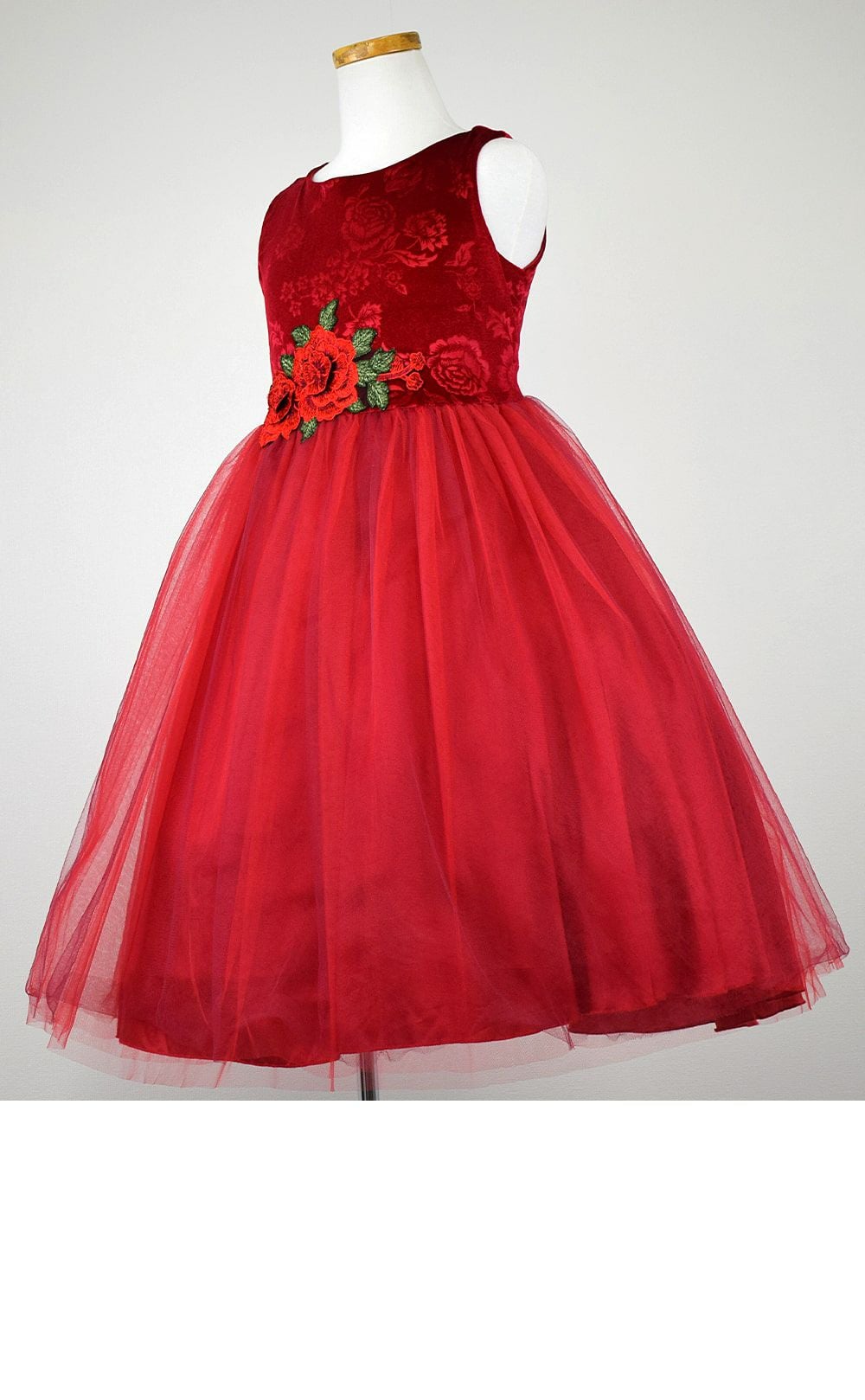 ピアノ発表会や結婚式にぴったりのカラーの女の子用キッズドレス。シンプルで美しいシルエットが魅力のAngel's Closetの子供ドレス レンタル商品（【レンタル】ローズ刺繍エレガントベルベットドレス(KD396)レッド）｜画像4