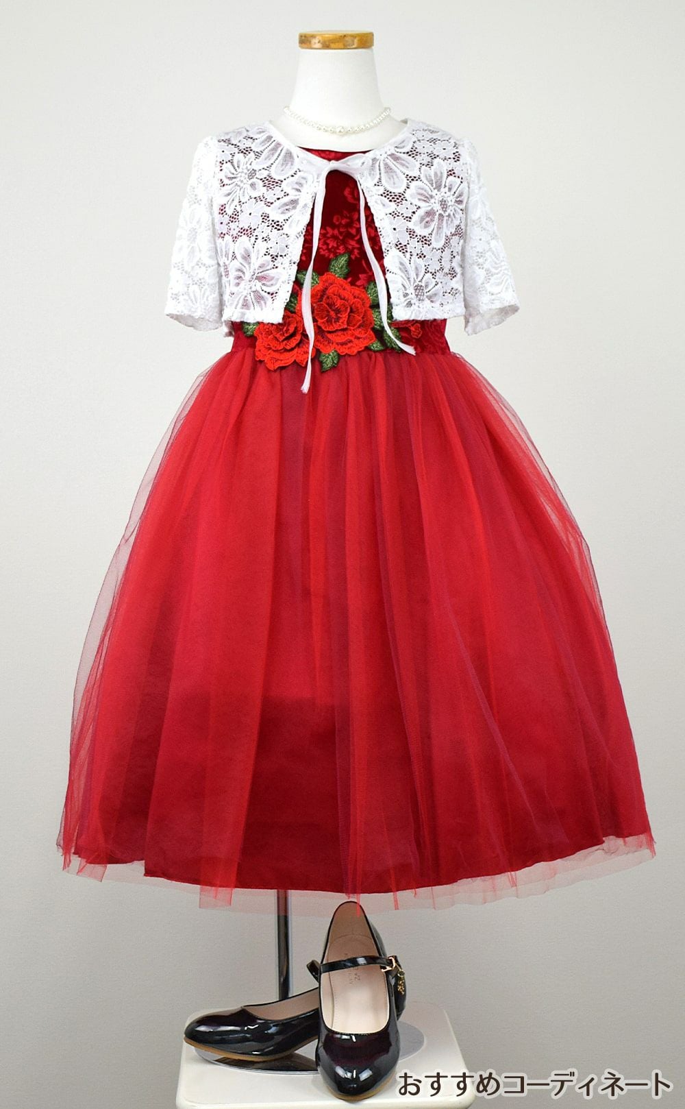 ピアノ発表会や結婚式にぴったりのカラーの女の子用キッズドレス。シンプルで美しいシルエットが魅力のAngel's Closetの子供ドレス レンタル商品（【レンタル】ローズ刺繍エレガントベルベットドレス(KD396)レッド）｜画像9