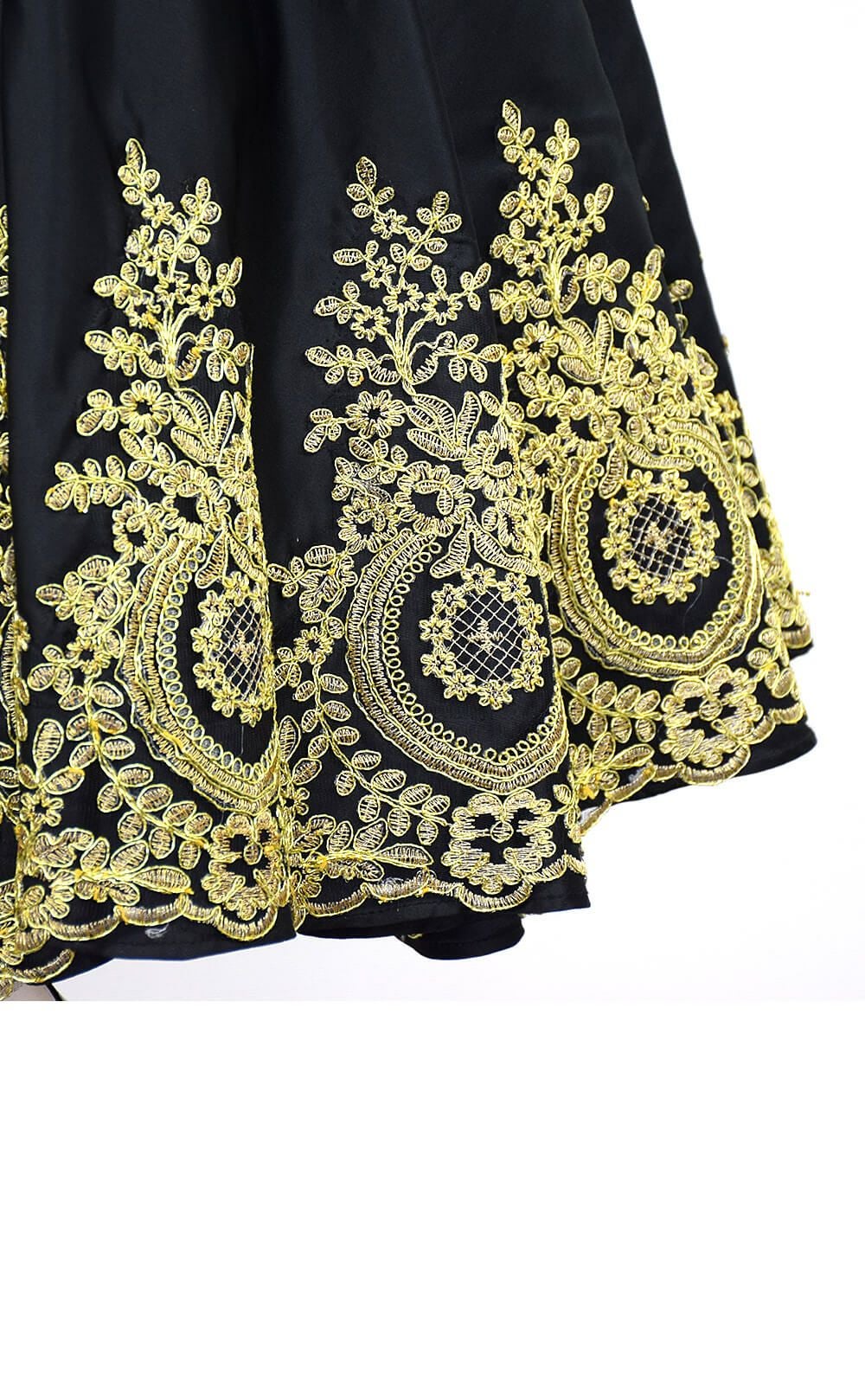 ピアノ発表会や結婚式にぴったりのブラックカラーの女の子用キッズドレス。シンプルで美しいシルエットが魅力のAngel's Closetの子供ドレス レンタル商品（【レンタル】サテン＆ゴールド刺繍ハイネックロング子供ドレス(YP134)ブラック）｜画像6