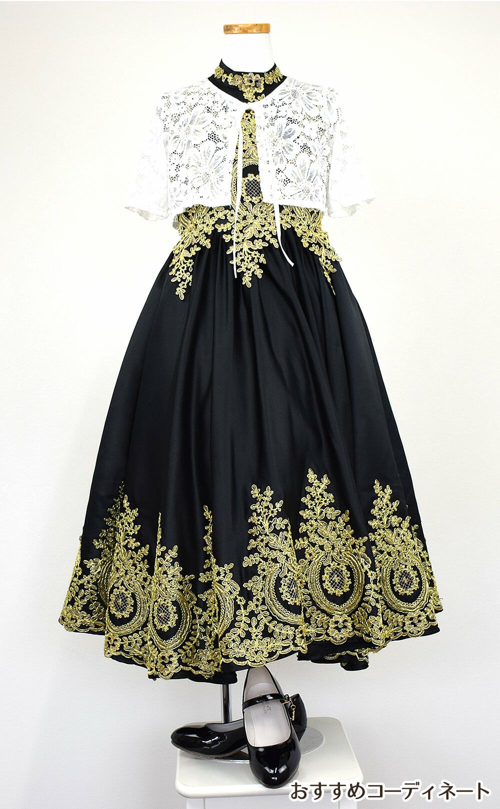 ピアノ発表会や結婚式にぴったりのブラックカラーの女の子用キッズドレス。シンプルで美しいシルエットが魅力のAngel's Closetの子供ドレス レンタル商品（【レンタル】サテン＆ゴールド刺繍ハイネックロング子供ドレス(YP134)ブラック）｜画像10