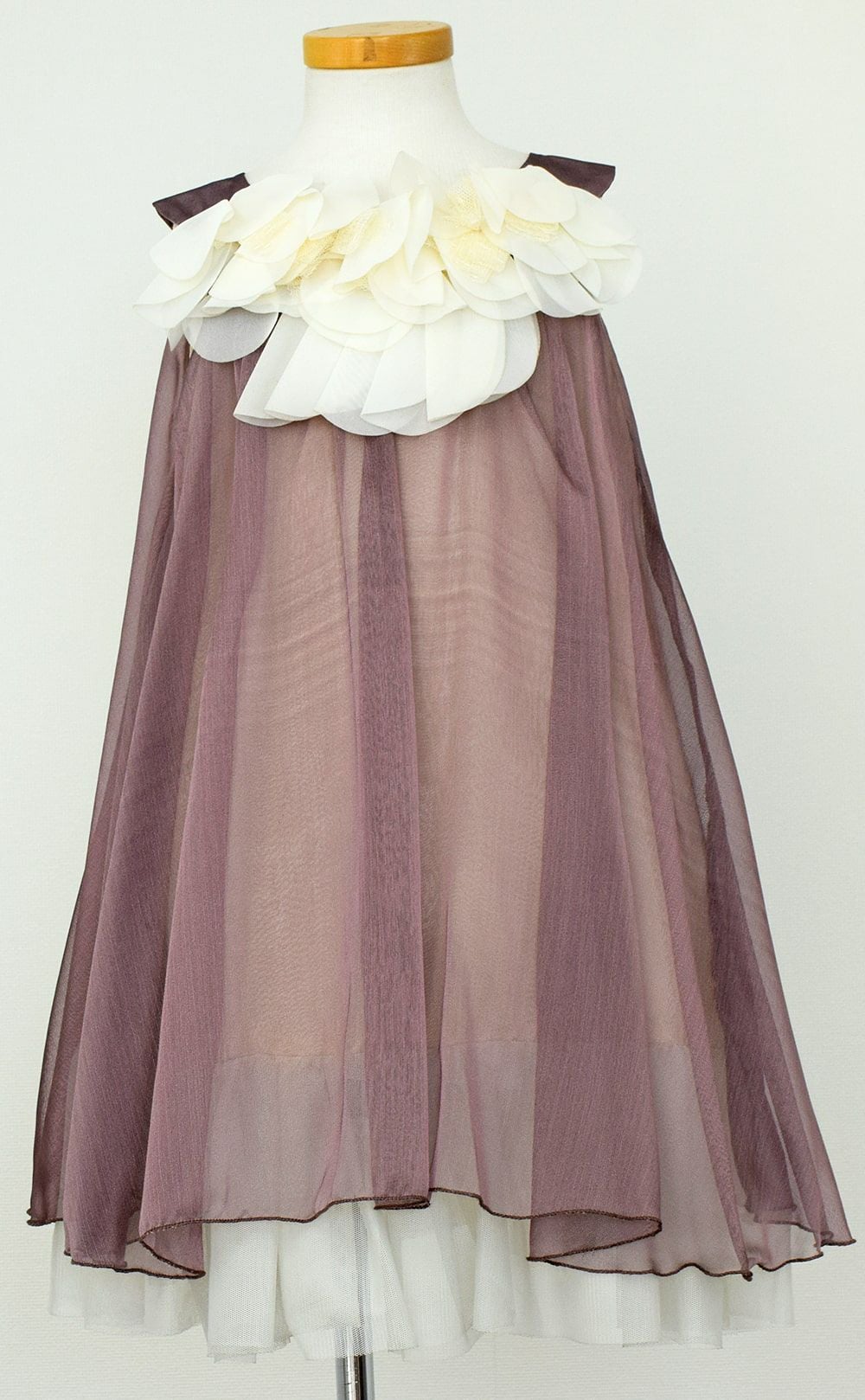 ピアノ発表会や結婚式にぴったりのカラーの女の子用キッズドレス。シンプルで美しいシルエットが魅力のAngel's Closetの子供ドレス レンタル商品（【レンタル】シフォンフラワーAラインドレス(KD284)チョコ）｜画像3