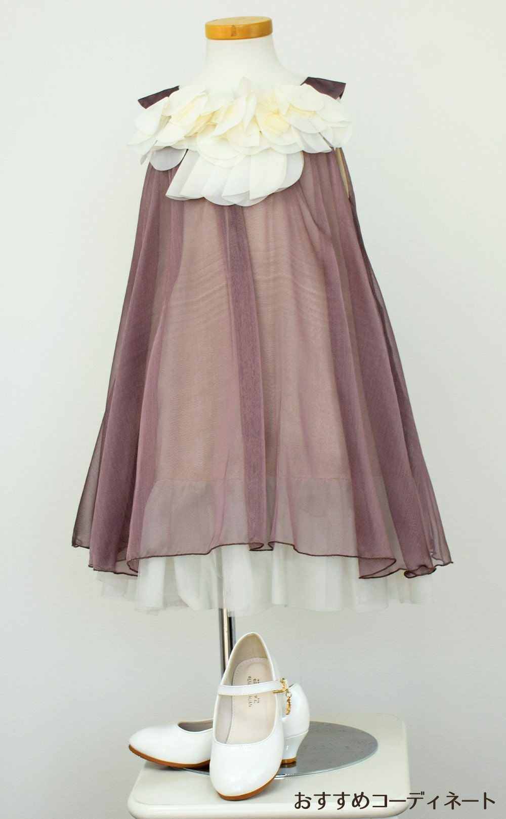 ピアノ発表会や結婚式にぴったりのカラーの女の子用キッズドレス。シンプルで美しいシルエットが魅力のAngel's Closetの子供ドレス レンタル商品（【レンタル】シフォンフラワーAラインドレス(KD284)チョコ）｜画像8