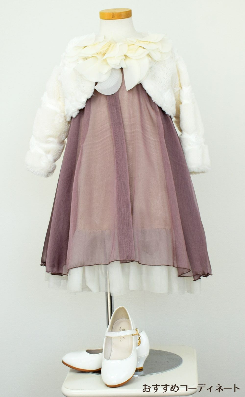 ピアノ発表会や結婚式にぴったりのカラーの女の子用キッズドレス。シンプルで美しいシルエットが魅力のAngel's Closetの子供ドレス レンタル商品（【レンタル】シフォンフラワーAラインドレス(KD284)チョコ）｜画像11